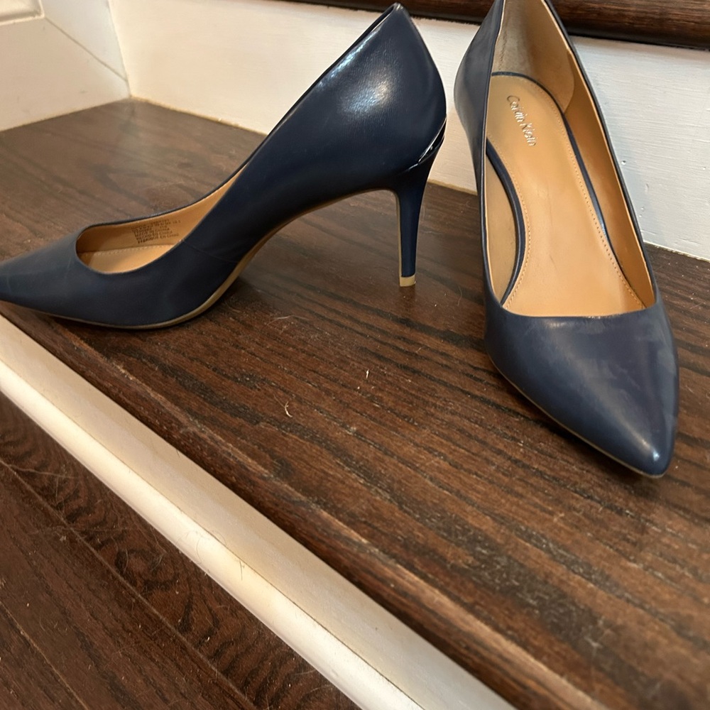Ladies Calvin Klein Blue Stiletto Heels Classic Pumps in EUC. Sz 9.5